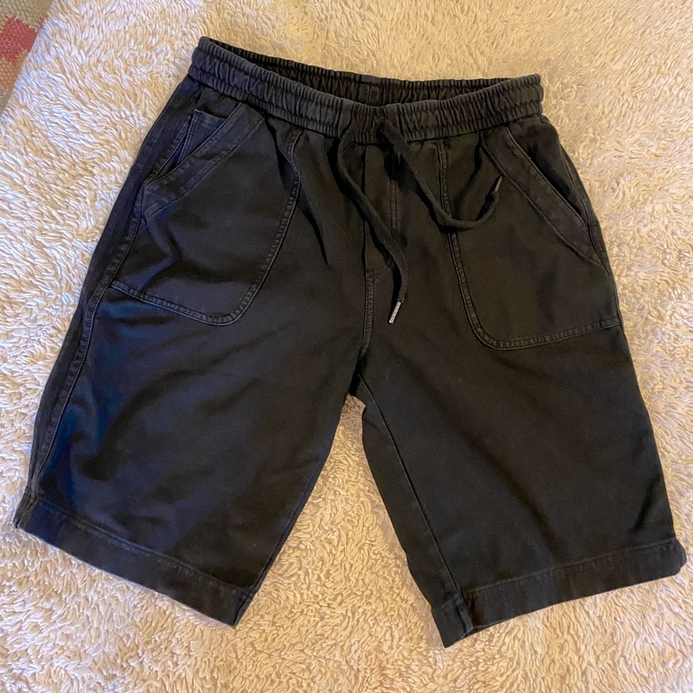 Athleta Farallon Bermuda 6tall black shorts for women. EUC